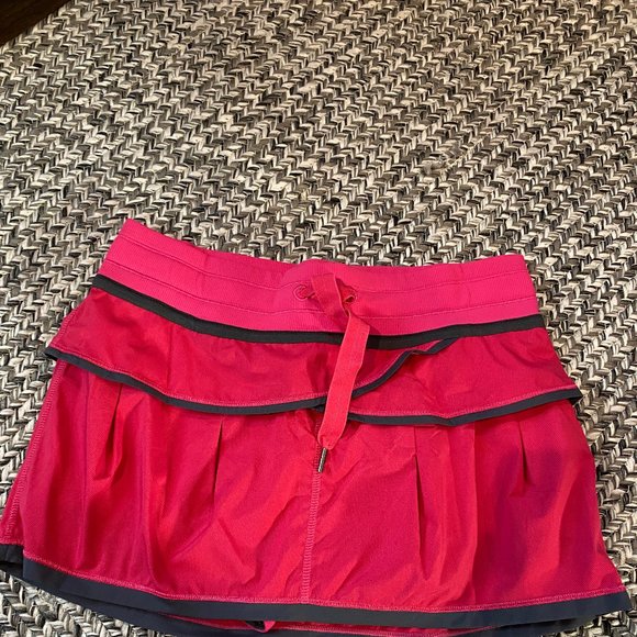 lululemon athletica Dresses & Skirts - Luluemon Swift Size 6 Running/Tennis Skirt